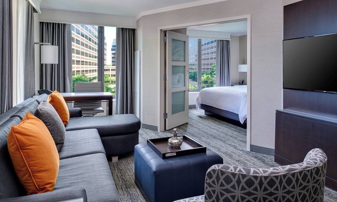 Rosemont Hotel | Chicago Marriott Suites O'Hare