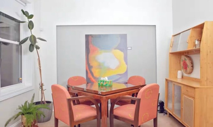 Sheffield Neighbors Condo | Chicago's Leafy Street Hideaway - 1 Bedroom Condo with a Side of Sass