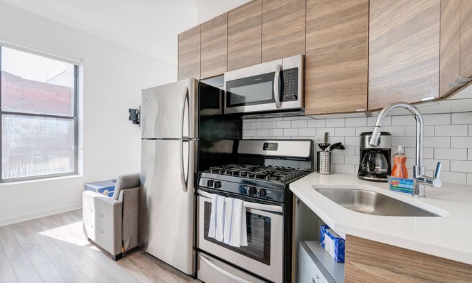 River West Apartment | Chicago Second Floor Studio by 747 Lofts