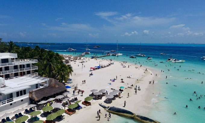 Centro - Supmza 001 Hotel | Chichis and Charlies Beachfront