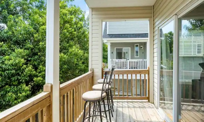 Chic's Beach House | Chics Beach Area, Short Walk to Beach!