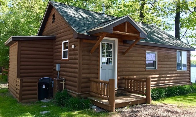 Chief Lake Cabin | Chief Lake Lodge Resort Cabin #5