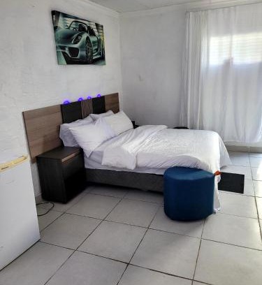 Rustenburg House | chikos premium rooms