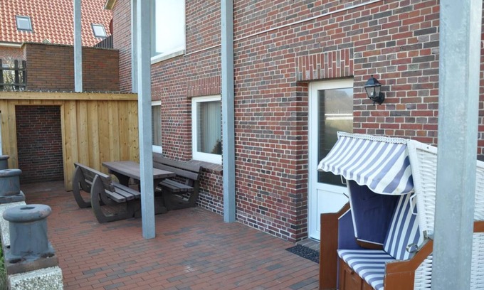 Baltrum Apartment | Child-friendly apartment near the beach with terrace, 3 bed.