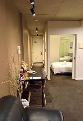 Melbourne Central Business District Apartment | Chill jazz corner home