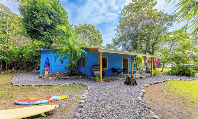 Esterillos Oeste House | Chill Surf Getaway, 1 Min Walk to the Beach
