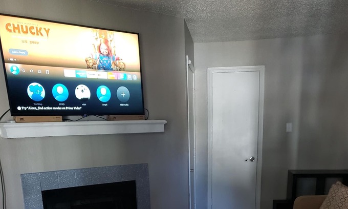 DeSoto Apartment | Chillaxed 2bdrm w/ fireplace close to downtown dallas