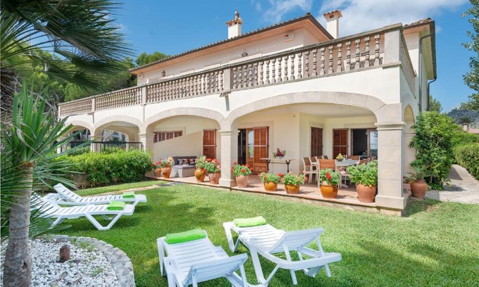 Alcudia Ski Chalet | Chilllife