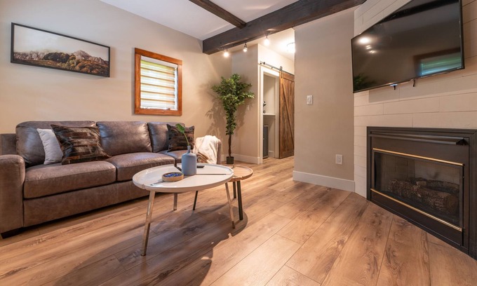 Lambertville House | Chimney Hill - 01) First-Floor Suite 1