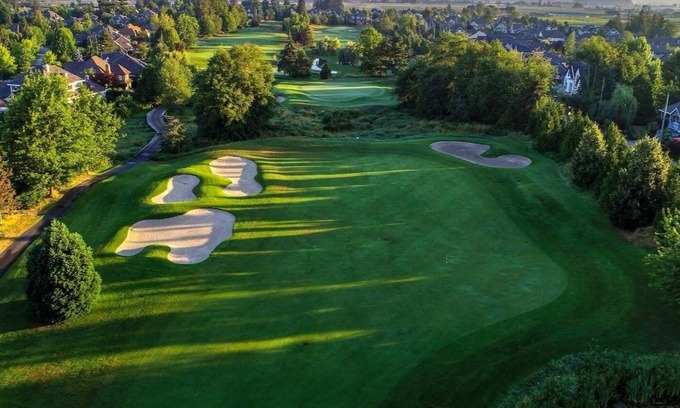 Surrey House | Chinese style suite near golf course