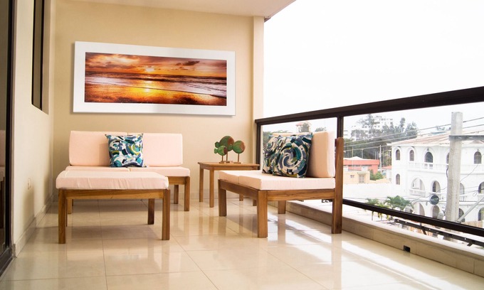 Salinas Apartment | Chipipe Salinas Beachfront Apartment w/Parking