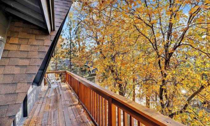 Upper Moonridge Cabin | Chipmunk Treehouse #1983