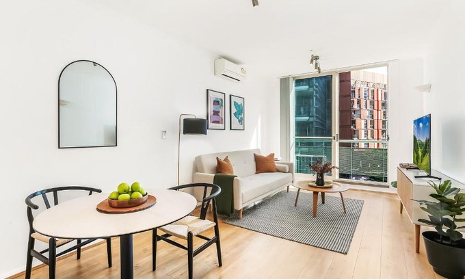 Chippendale Apartment | Chippendale Central Gem l Furnished 1 Bedroom Near Central Station