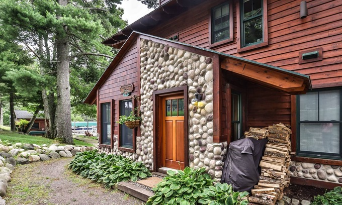 Manitowish Waters Condo | Chippewa Retreat - Lily Pad Lower | Condo in Manitowish Waters