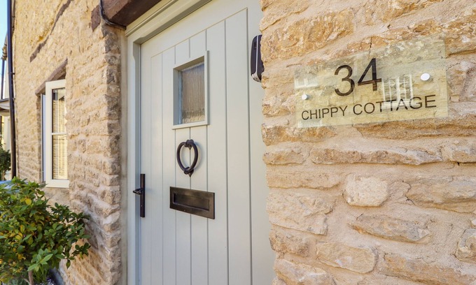 Chipping Norton Cottage | CHIPPY COTTAGE, family friendly, with open fire in Chipping Norton