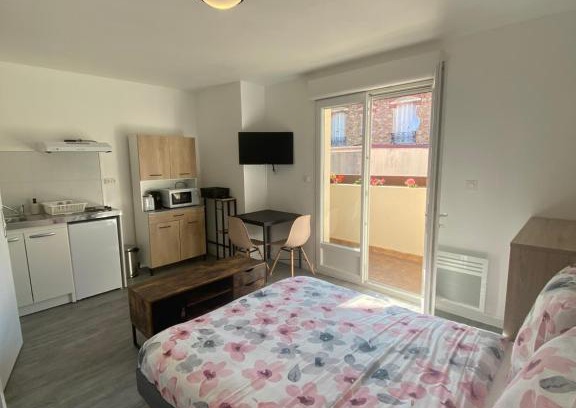 Palaiseau Apartment | Chitwan Home