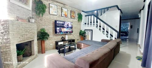 Baguio Apartment | Chloe's Homestay - Baguio Spacious 3BR Corner Rowhouse for Family & Friends Getaways