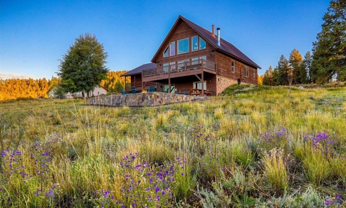 Pagosa Springs Cabin | CHOOSE LEGACY MOUNTAIN LODGE, AND ENJOY BEAUTIFUL MOUNTAIN VIEWS!