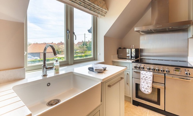 Docking Apartment | Choseley Cottage - modern cottage sleeping 6 in Docking