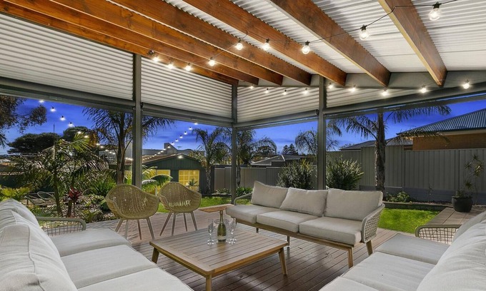 Christies Beach House | Christies Beach Cottage by Wine Coast Holidays - Perfect for 2 or 3 couples and 2 kids – Only a 10 min walk to the from beach