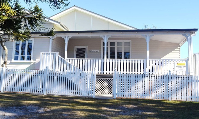 South West Rocks Cottage | Christina Cottage - walk to the beach