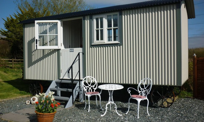 Holsworthy Cabin | Christine's Shepherds Hut