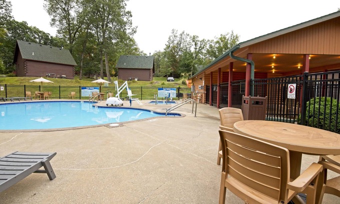 Wisconsin Dells Cottage | Christmas Mountain Village - Wisconsin Dells - 2 Bedroom Cottage