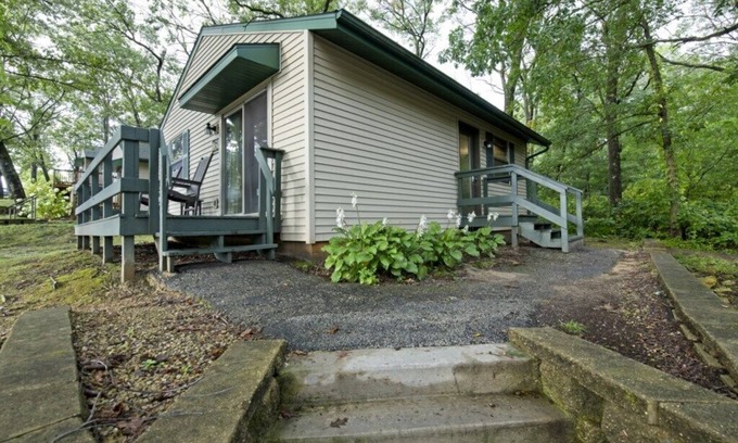 Wisconsin Dells Cottage | Christmas Mountain Village™ - 2 Bedroom Cottage