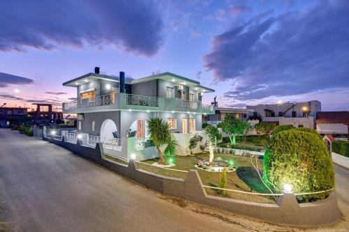 Salakos Villa | Chrysanthi Luxury Villa In Salakos, with Pool & Jacuzzi, Near Beach