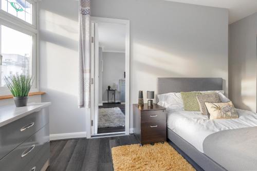Gipsy Hill Apartment | Chrystal Palace Stays with free parking Lambeth