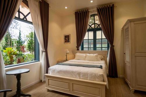 Phuong Hotel | Chu Mansion - Chill & Grill and Pickeball