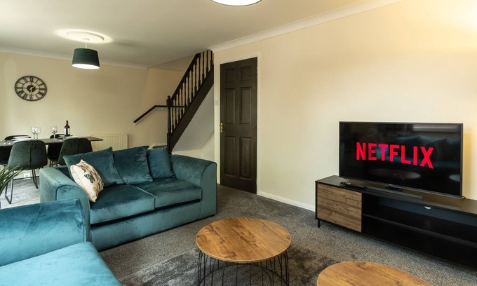Wyken House | Church Lane - Spacious home with parking in Coventry