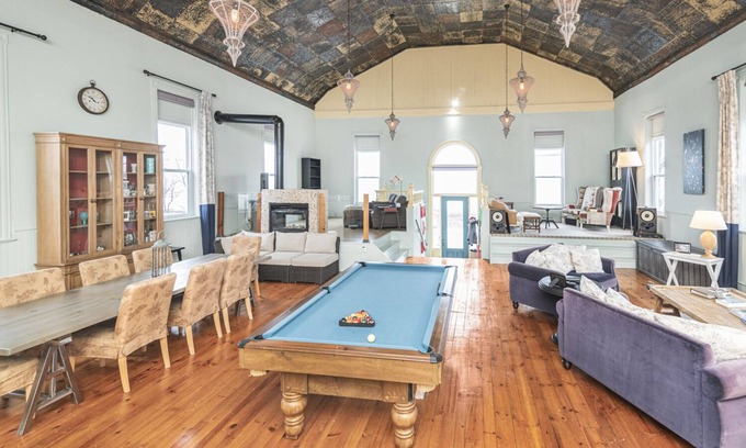 Lowbanks House | Church On The Lake