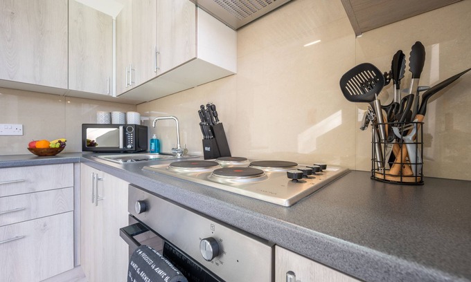 Newport Apartment | Church View 4 by Tŷ SA - Free parking