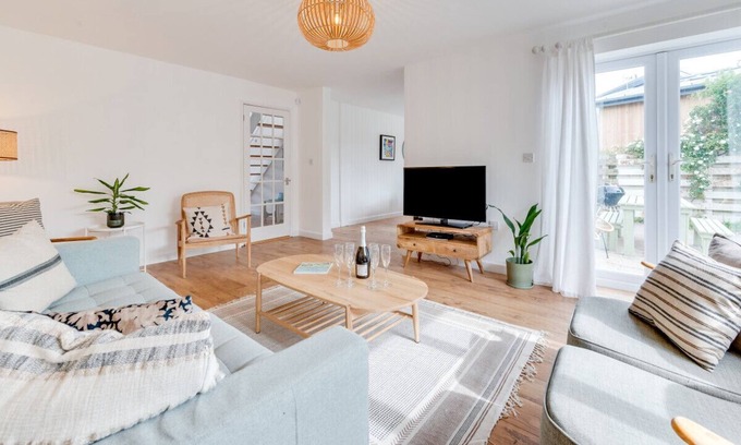 Trenance House | Chy Dewetha - Four Bedroom House, Sleeps 8