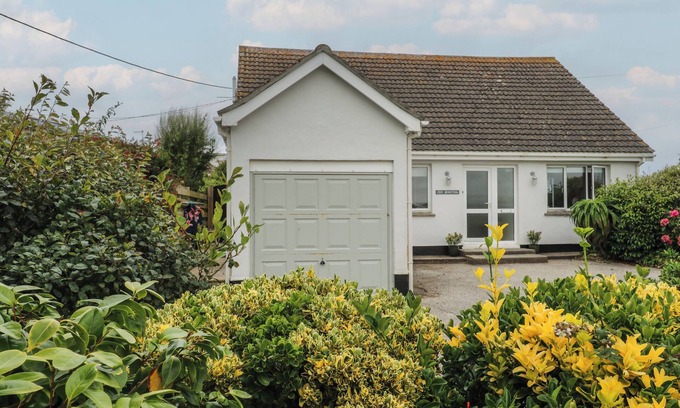 Trenance House | CHY DEWETHA, pet friendly, character holiday cottage in Mawgan Porth