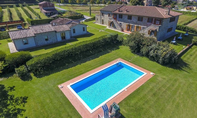 Lisciano Niccone Villa | Ciaramicola - Fourteen Bedroom Villa, Sleeps 28