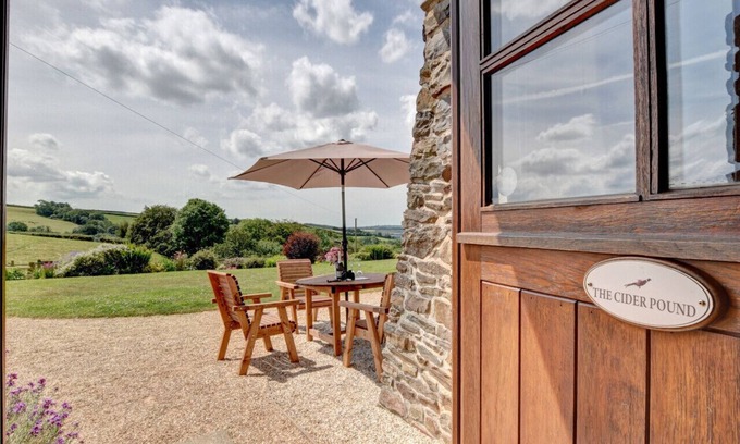 Tiverton House | Cider Pound - Two Bedroom Cottage, Sleeps 4