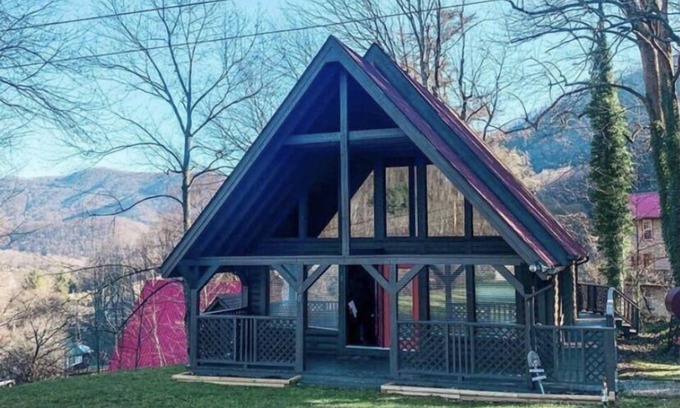 Maggie Valley House | Cierra Falls Retreat 2/2 with Waterfall in Backyard/360 Mtn Views *Pet Friendly*