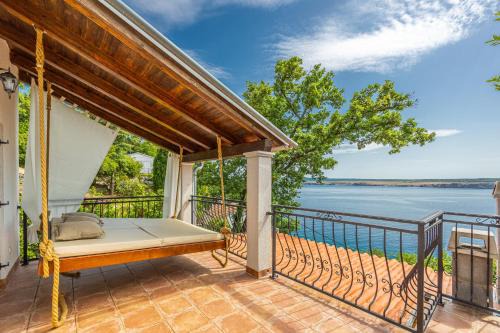 Jadranovo Villa | Cikas Palmhouse