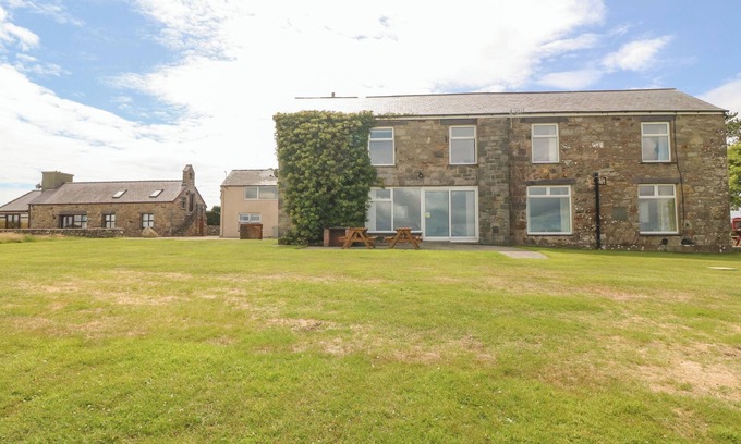 Bwlchtocyn Cottage | CIM CANOL, pet friendly, character holiday cottage in Abersoch