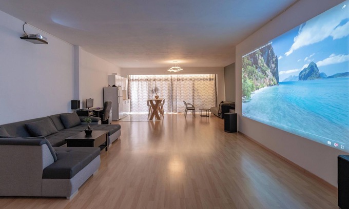 Spata-Artemida Apartment | Cinema Zeus Studios - By Avelink