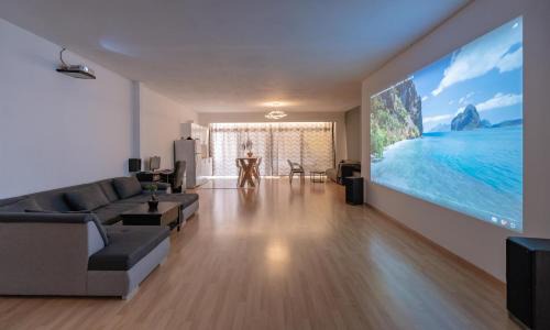 Spata-Artemida Apartment | Cinema Zeus Studios - by Avelink
