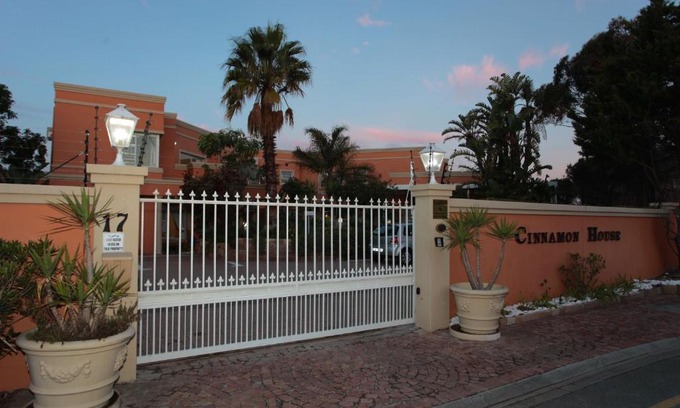 Sunset Beach House | Cinnamon House Bed & Breakfast