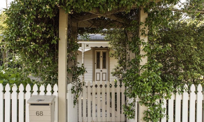 Berry House | Circa 1890 Berry - Holiday Cottage Central Location Pet Friendly