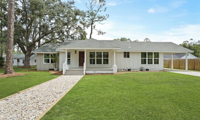 Pembroke House | Circle Retreat Lovely 2-bedroom house in Pembroke