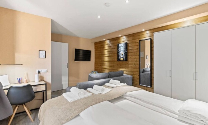 Oberlaa Apartment | City & Air Link Near Airport and Downtown