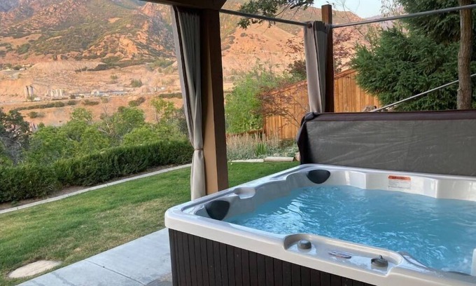 Cottonwood Heights Apartment | City and Mountain Views from a Private Hot Tub!