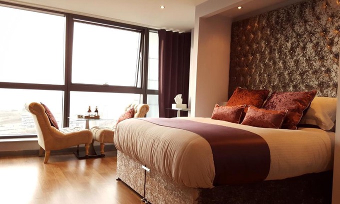 Leeds City Center Apartment | City Atmosphere