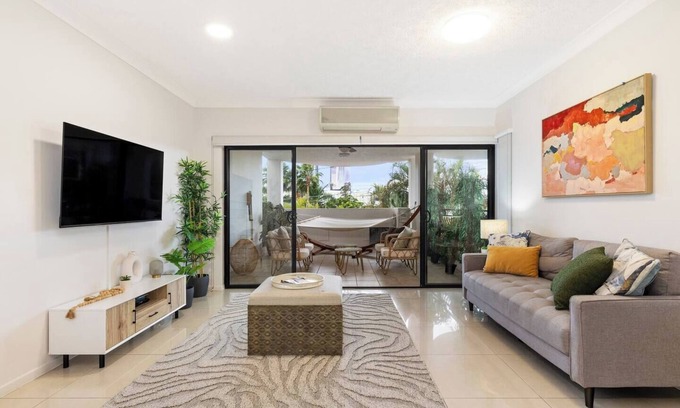 South Brisbane Apartment | City Boutique 2Bed/2Bath Parking
